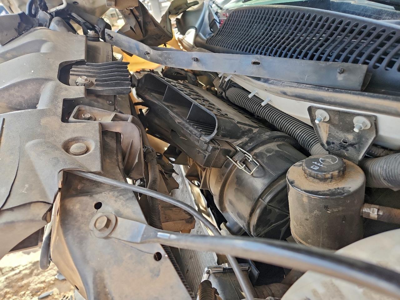 Chevrolet Express Image 2