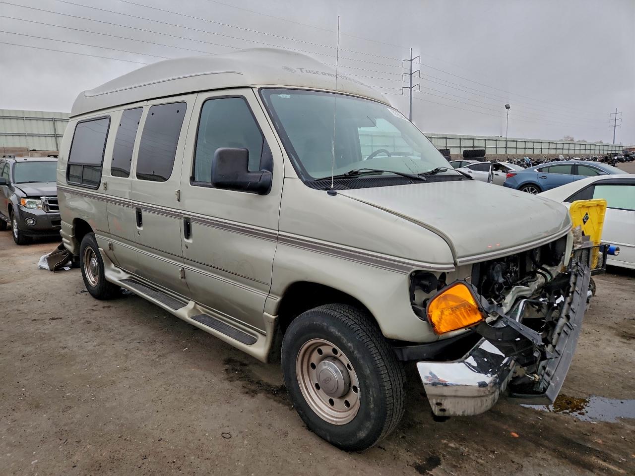 Ford Econoline E250 Van Image 8