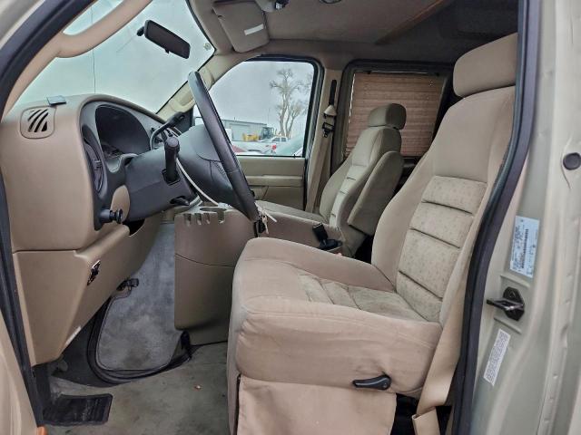 Ford Econoline E250 Van Image 5