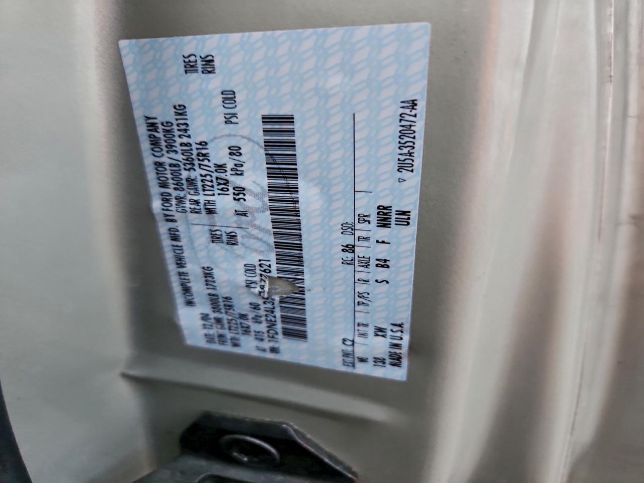 Ford Econoline E250 Van Image 3