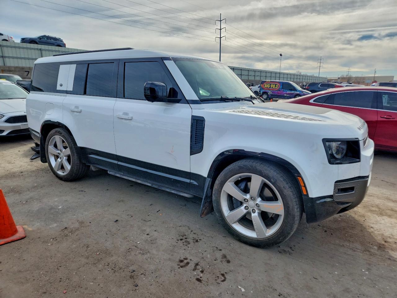 Land Rover Defender 130 X-dynamic Se Image 9