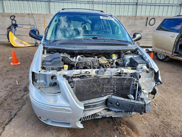 Chrysler Minivan Touring Image 9