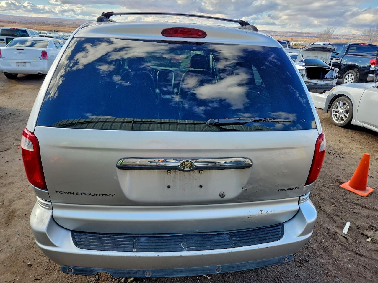 Chrysler Minivan Touring Image 6