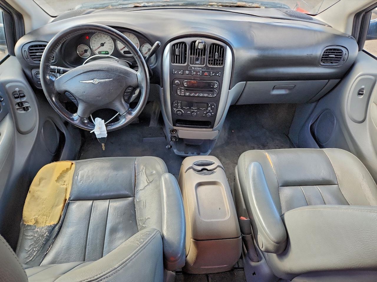 Chrysler Minivan Touring Image 10