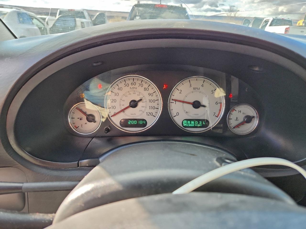 Chrysler Minivan Touring Image 5