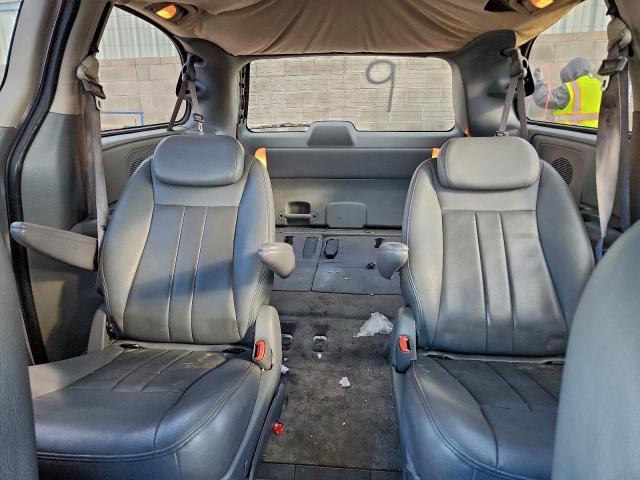 Chrysler Minivan Touring Image 7