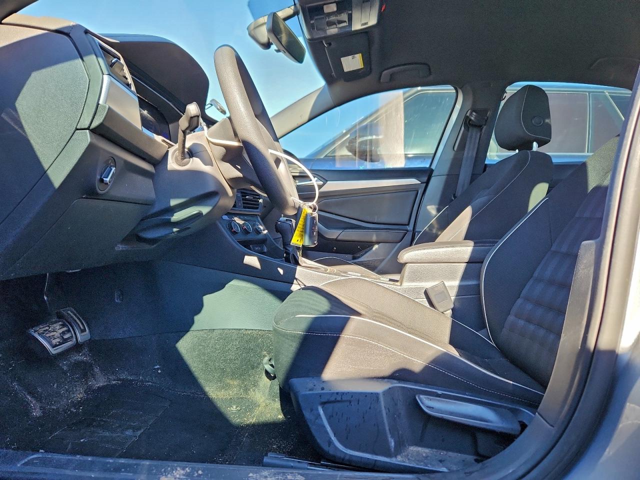 Volkswagen Jetta Sport Image 12