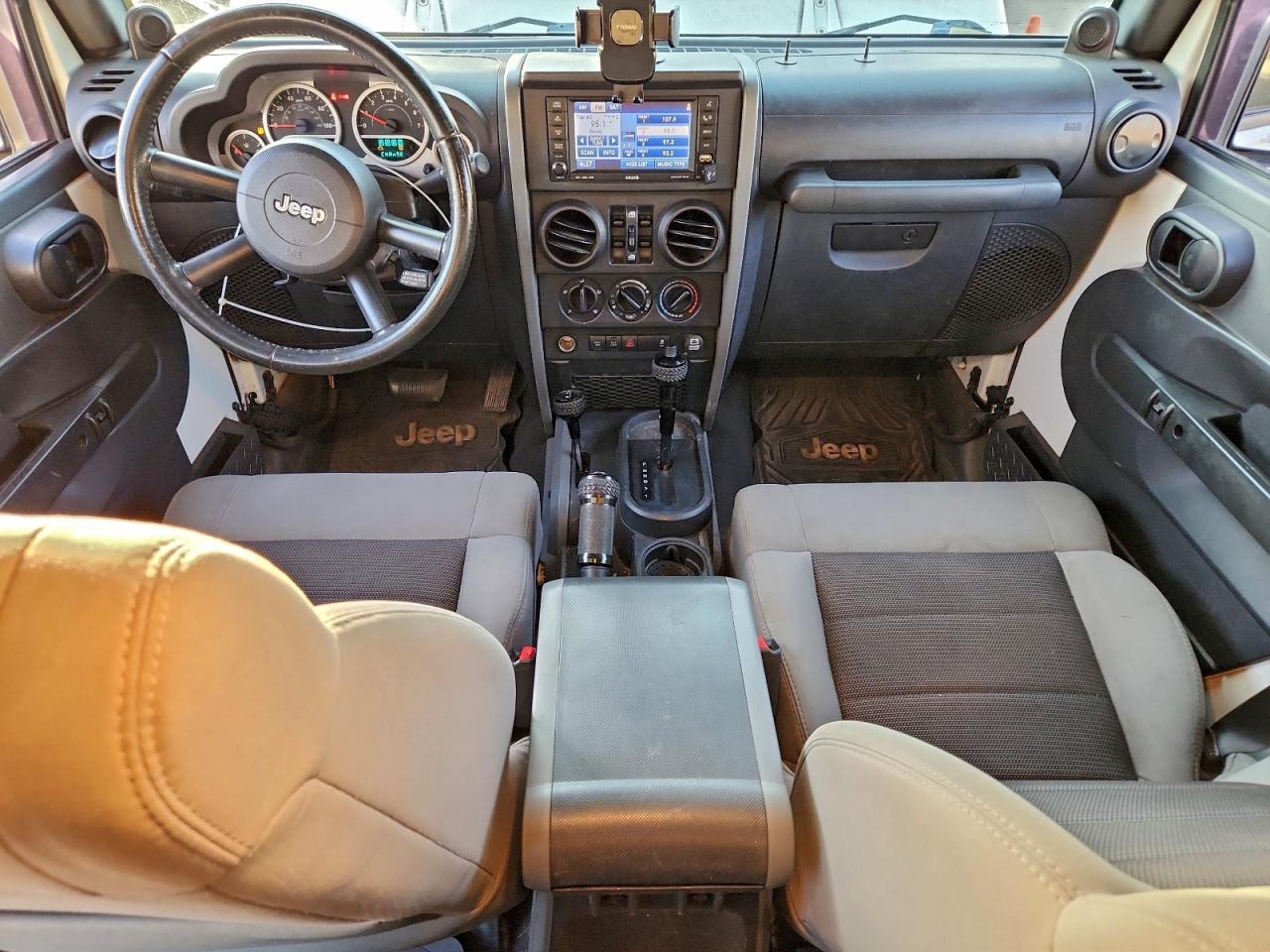 Jeep Wrangler Rubicon Image 8