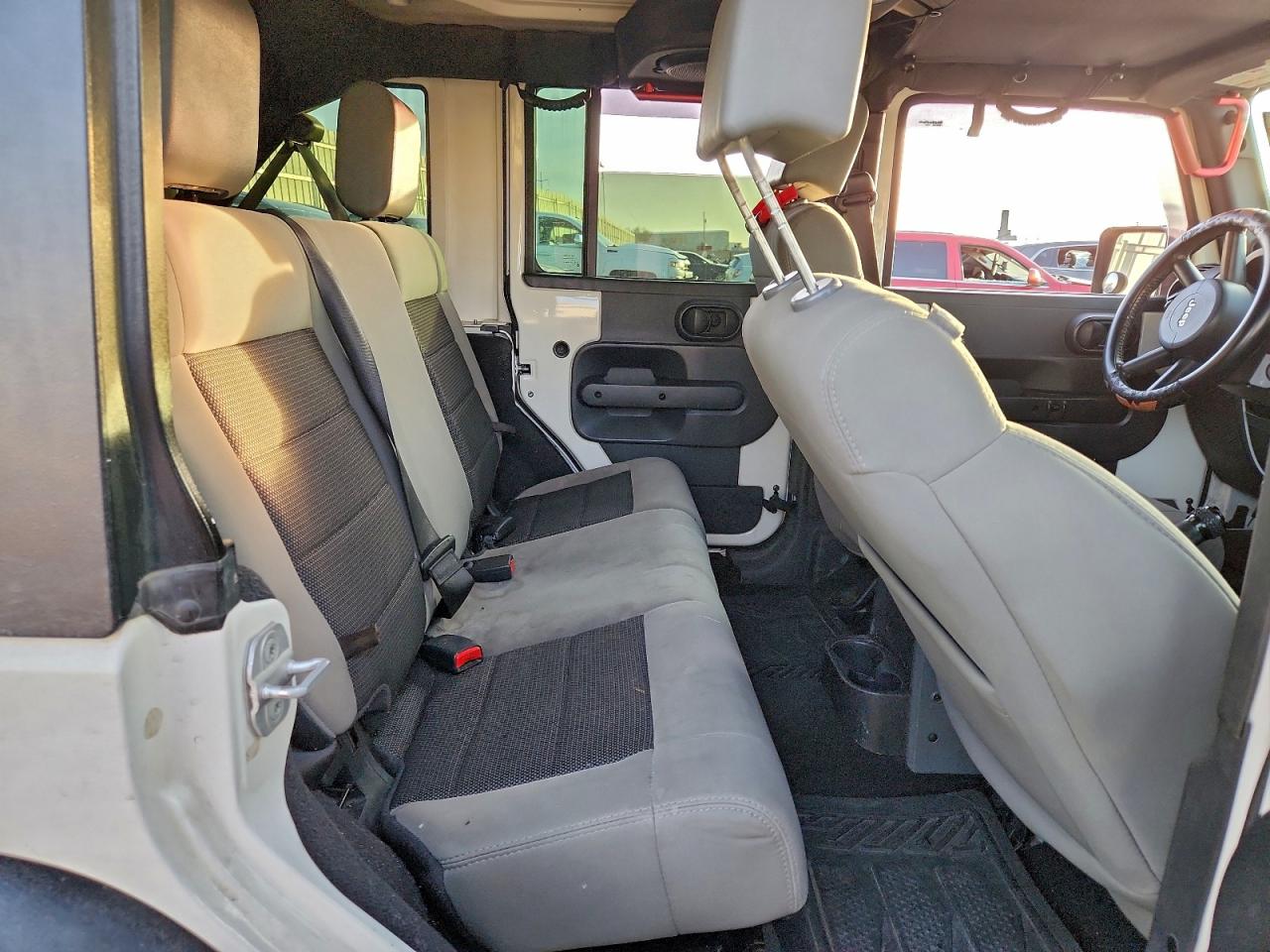 Jeep Wrangler Rubicon Image 13