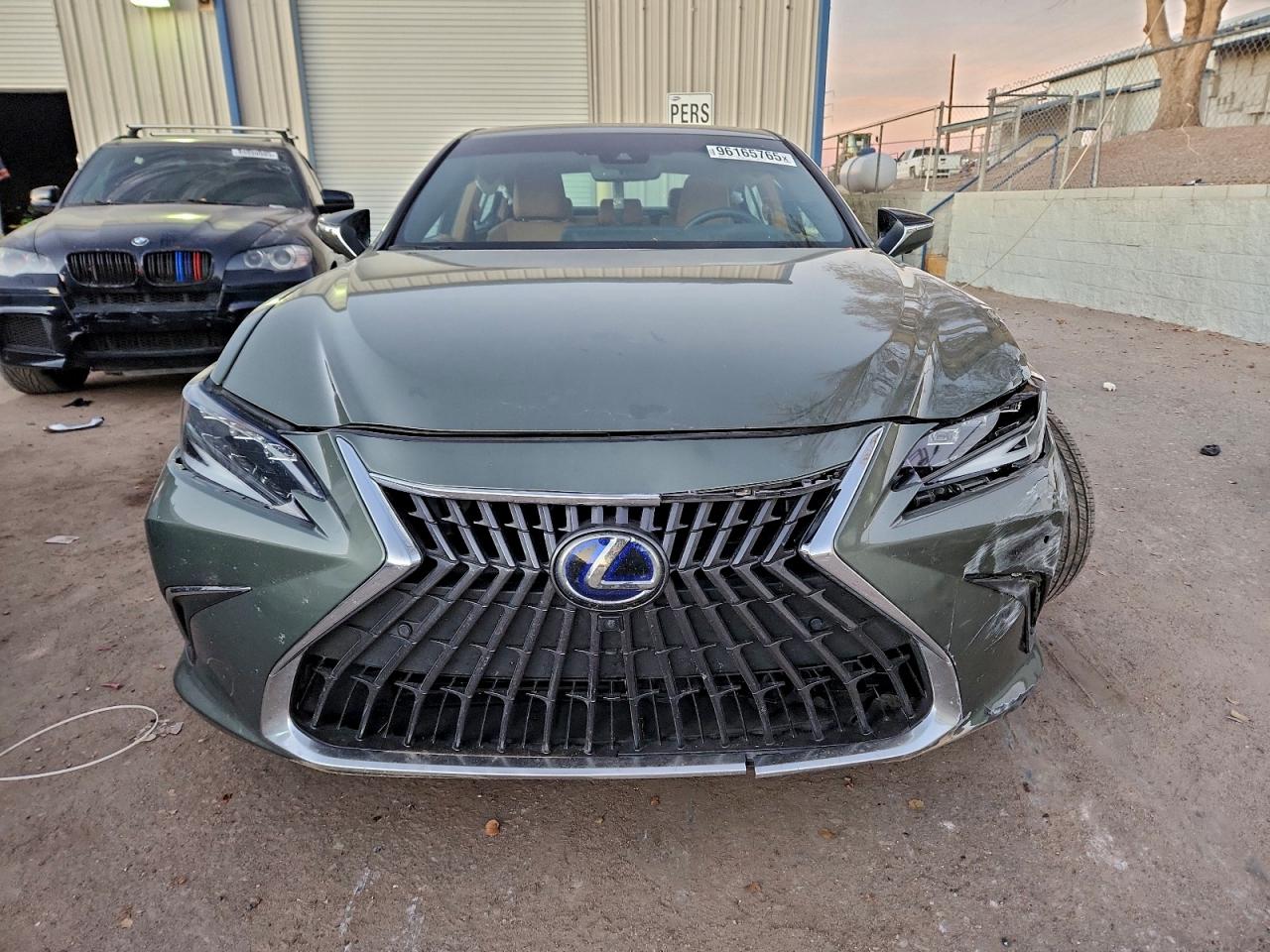 Lexus Es 300h Base Image 9