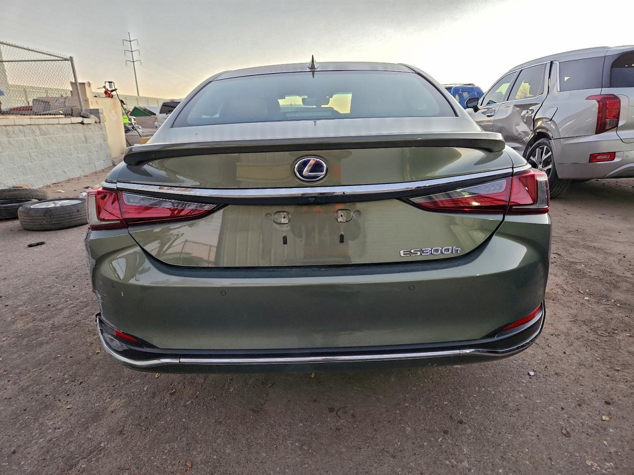 Lexus Es 300h Base Image 6