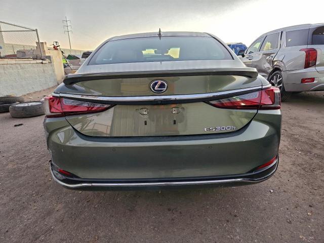 Lexus Es 300h Base Image 6