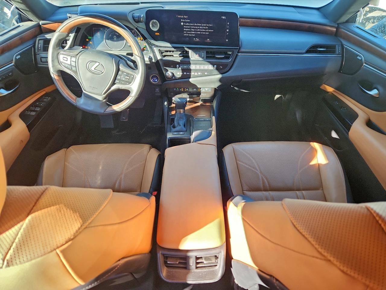 Lexus Es 300h Base Image 12